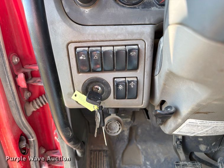 image for item FK3403 2015 Peterbilt 567 truck cab and chassis