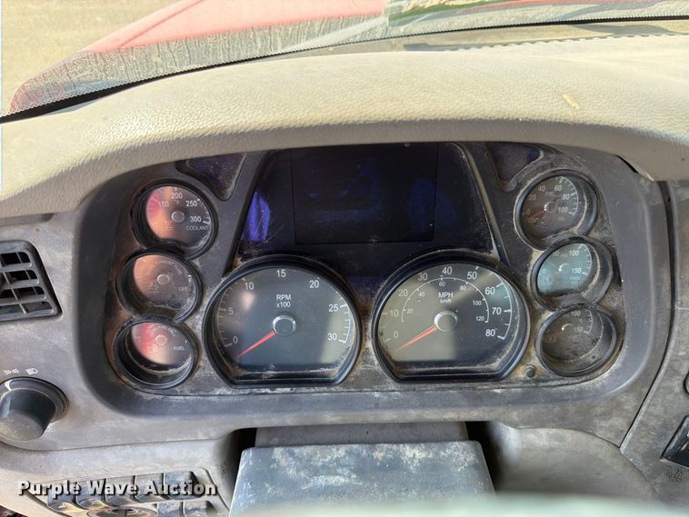image for item FK3403 2015 Peterbilt 567 truck cab and chassis