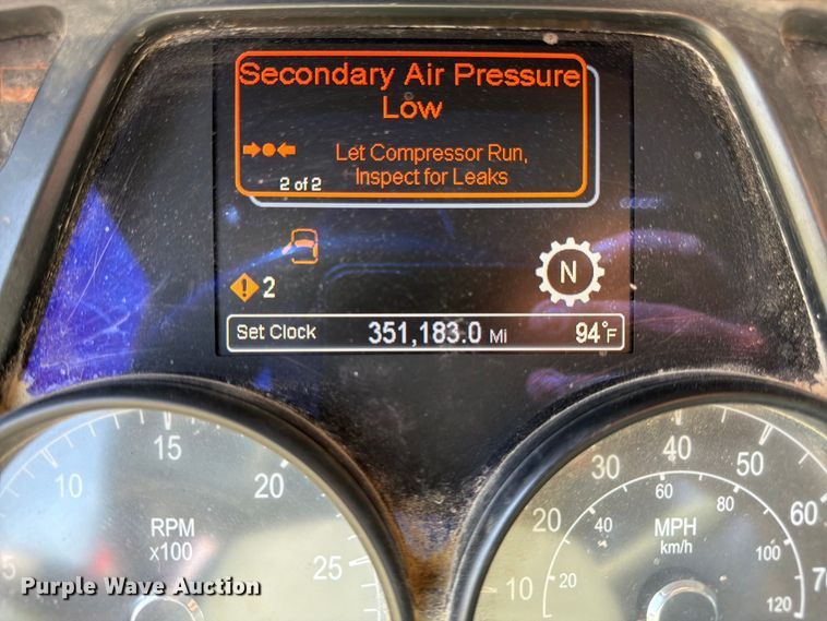 image for item FK3403 2015 Peterbilt 567 truck cab and chassis