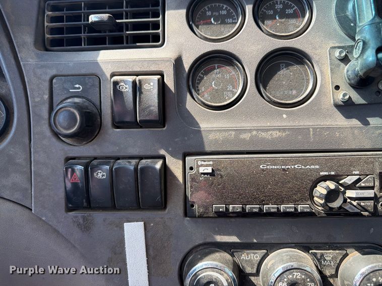 image for item FK3403 2015 Peterbilt 567 truck cab and chassis