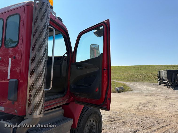 image for item FK3403 2015 Peterbilt 567 truck cab and chassis