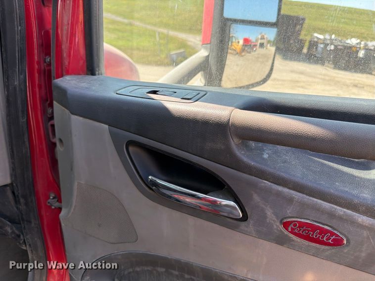 image for item FK3403 2015 Peterbilt 567 truck cab and chassis