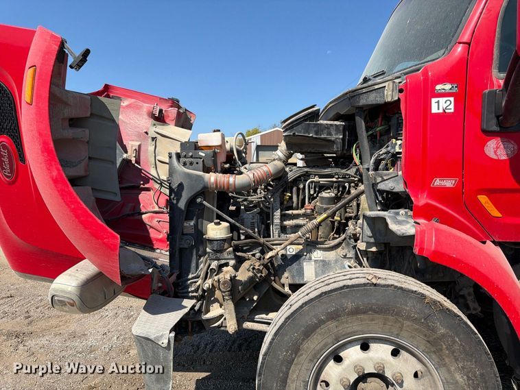 image for item FK3403 2015 Peterbilt 567 truck cab and chassis