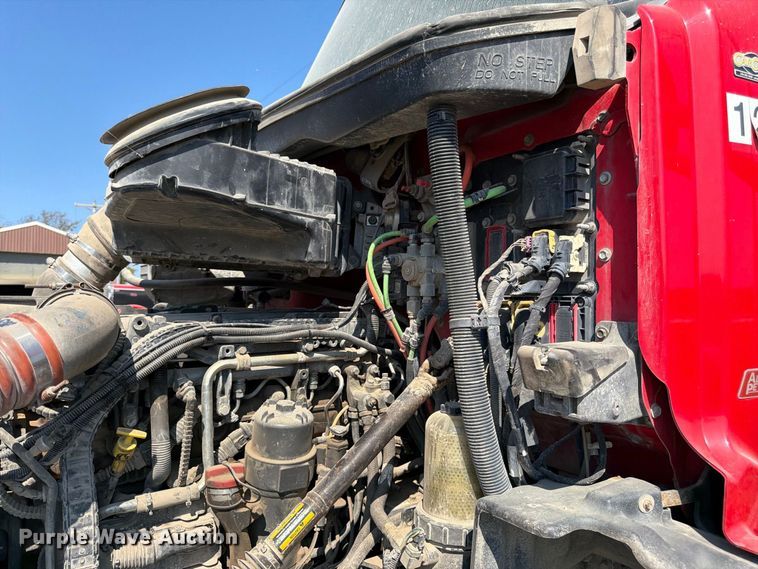 image for item FK3403 2015 Peterbilt 567 truck cab and chassis