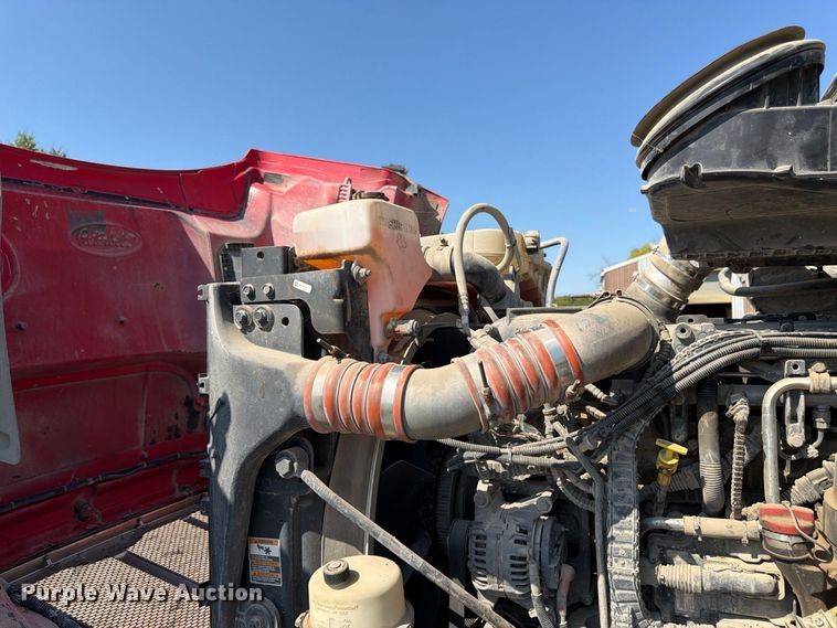 image for item FK3403 2015 Peterbilt 567 truck cab and chassis