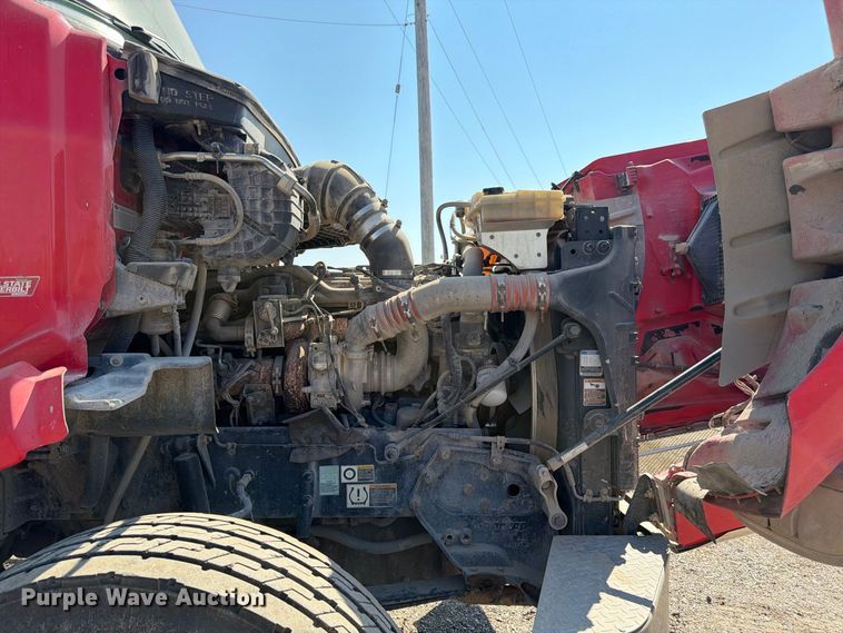 image for item FK3403 2015 Peterbilt 567 truck cab and chassis