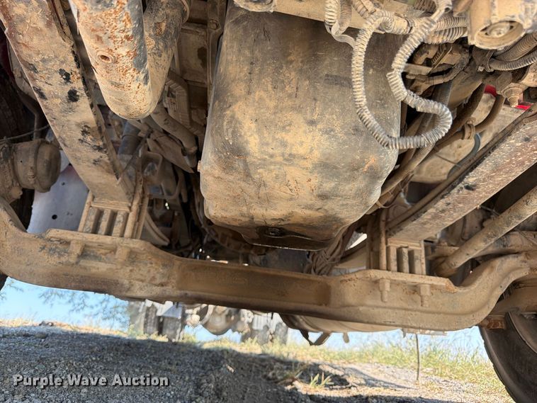 image for item FK3403 2015 Peterbilt 567 truck cab and chassis