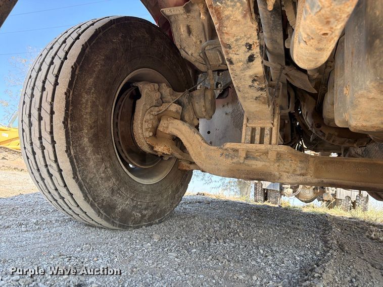 image for item FK3403 2015 Peterbilt 567 truck cab and chassis