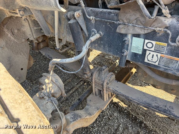 image for item FK3403 2015 Peterbilt 567 truck cab and chassis