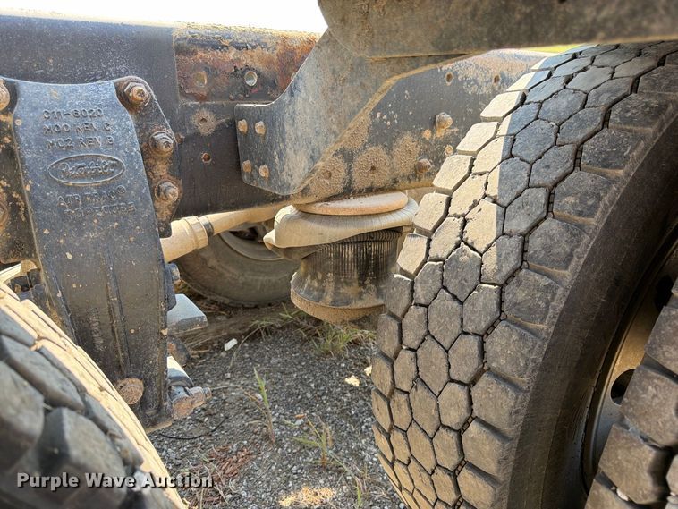 image for item FK3403 2015 Peterbilt 567 truck cab and chassis
