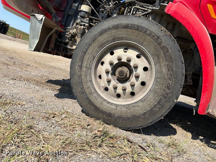 image for item FK3403 2015 Peterbilt 567 truck cab and chassis