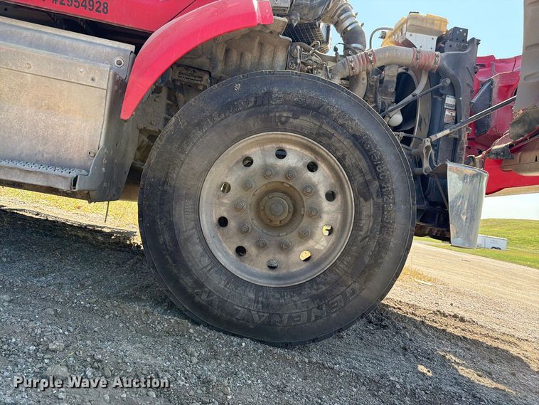 image for item FK3403 2015 Peterbilt 567 truck cab and chassis