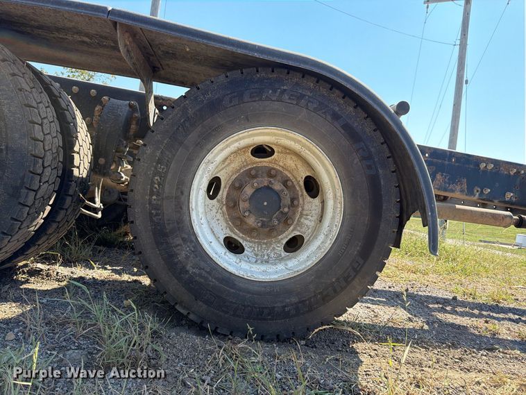 image for item FK3403 2015 Peterbilt 567 truck cab and chassis
