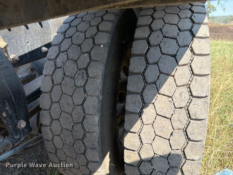 image for item FK3403 2015 Peterbilt 567 truck cab and chassis