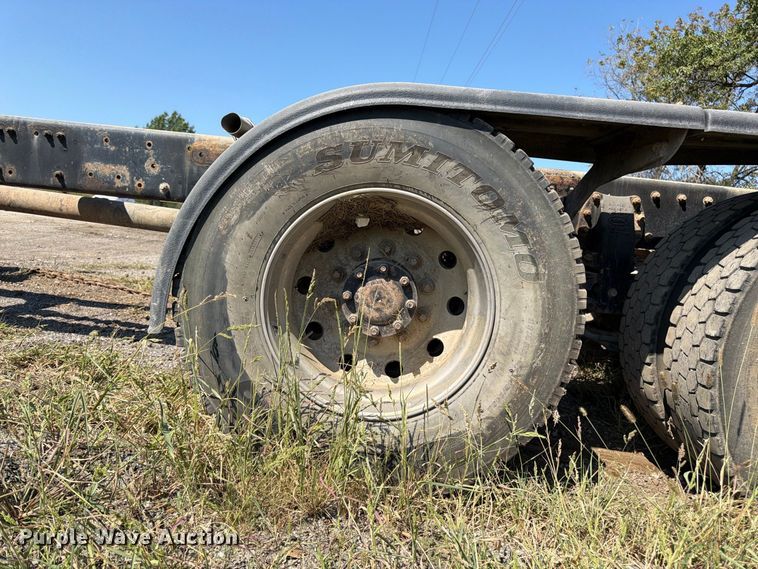 image for item FK3403 2015 Peterbilt 567 truck cab and chassis