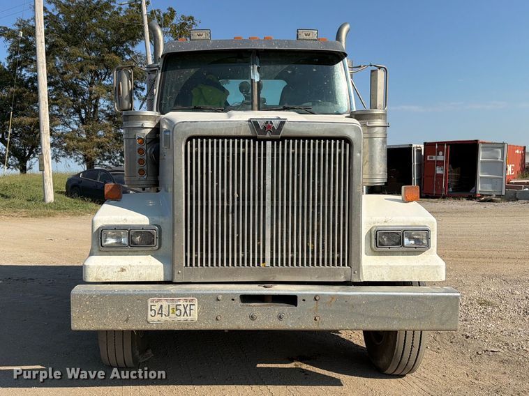 image for item FK3404 2019 Western Star 4900 semi truck