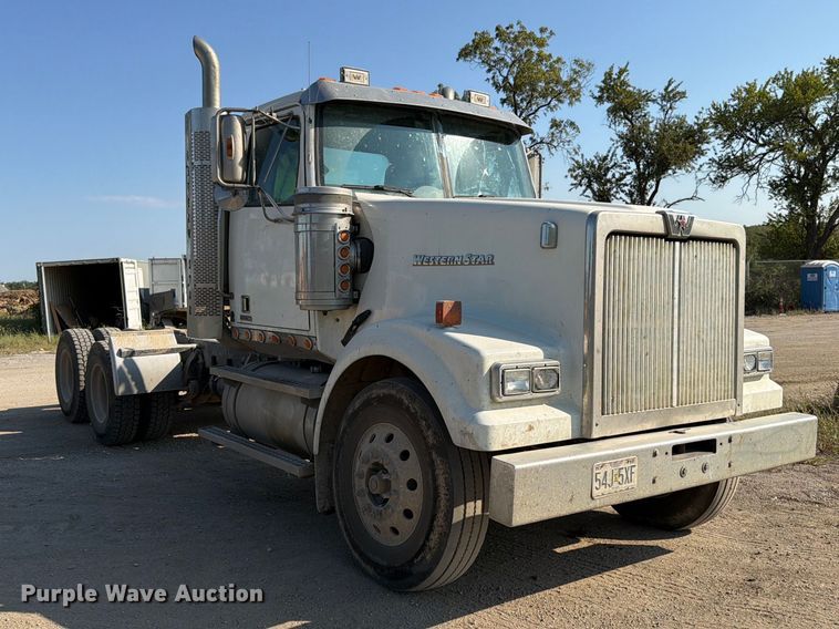 image for item FK3404 2019 Western Star 4900 semi truck