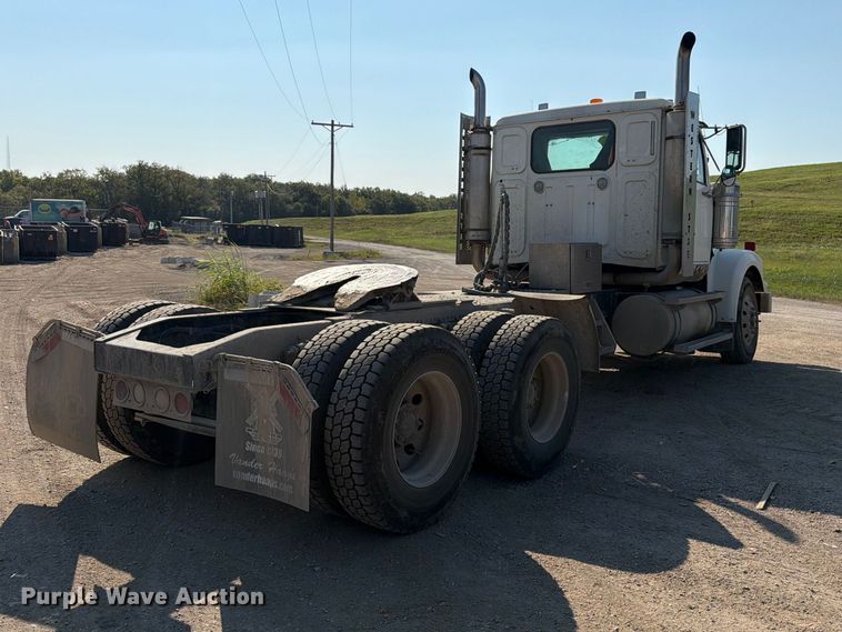 image for item FK3404 2019 Western Star 4900 semi truck