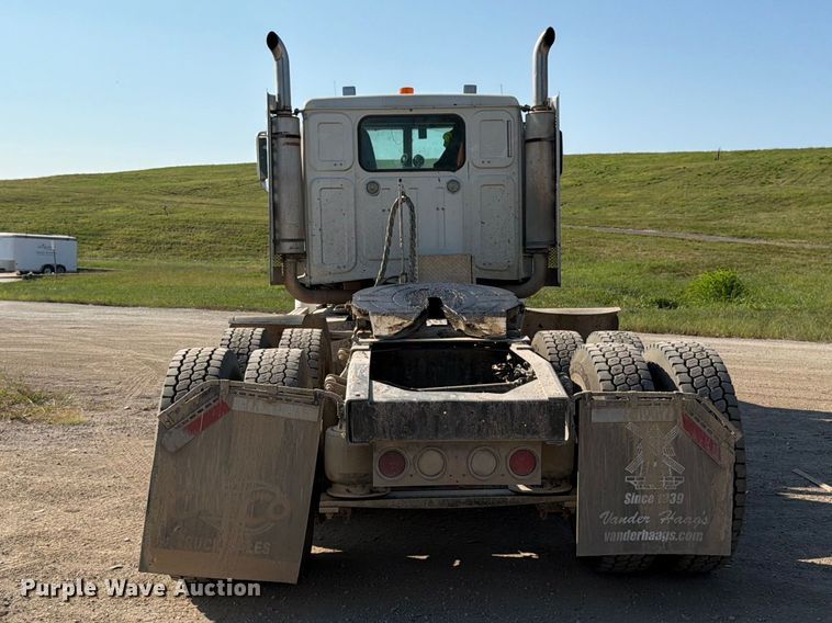 image for item FK3404 2019 Western Star 4900 semi truck
