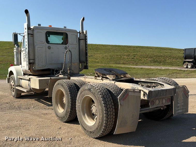 image for item FK3404 2019 Western Star 4900 semi truck