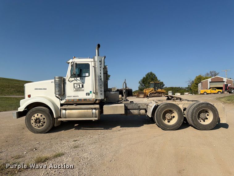 image for item FK3404 2019 Western Star 4900 semi truck
