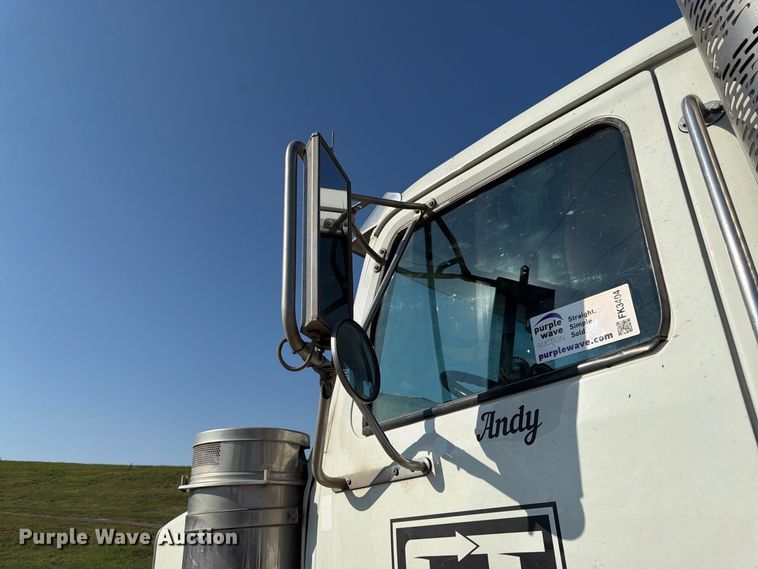 image for item FK3404 2019 Western Star 4900 semi truck