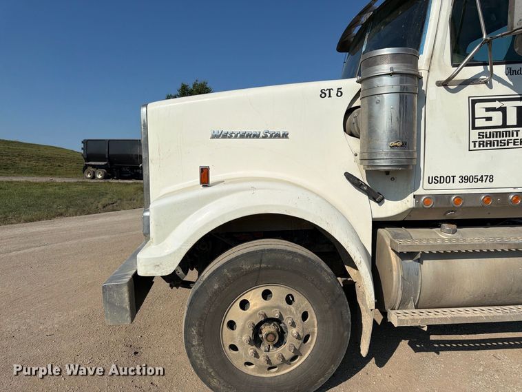 image for item FK3404 2019 Western Star 4900 semi truck