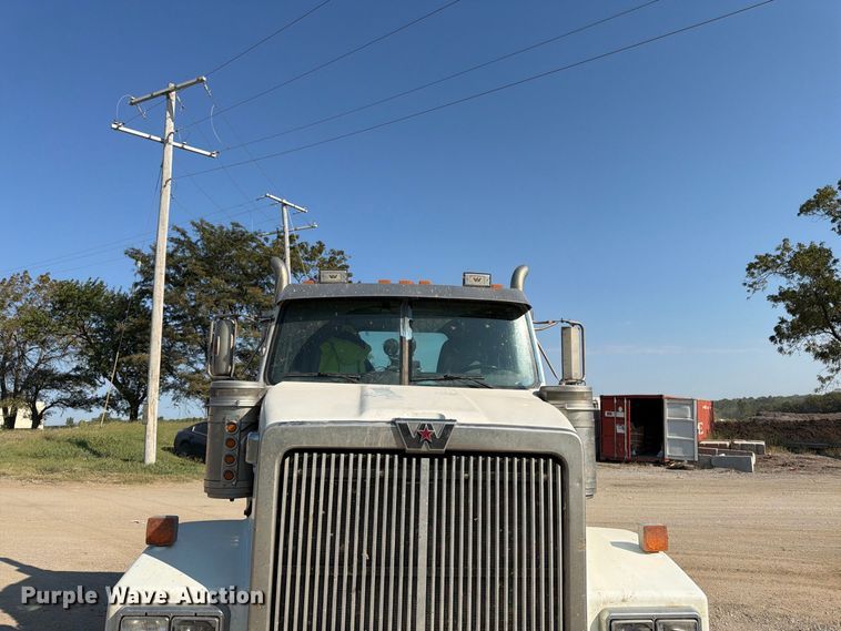 image for item FK3404 2019 Western Star 4900 semi truck
