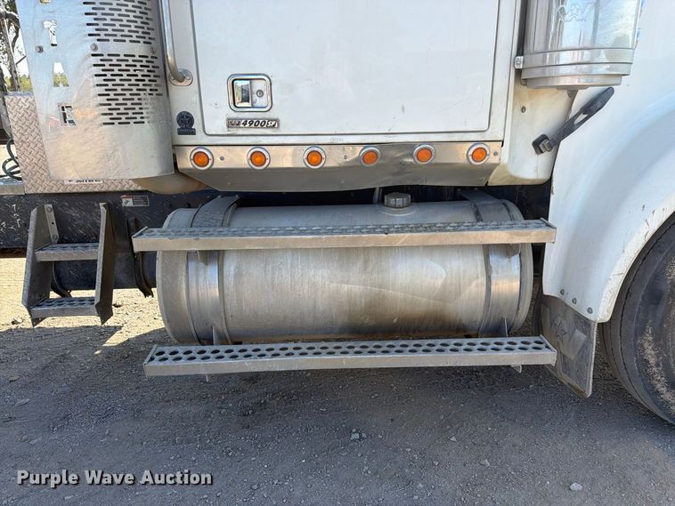 image for item FK3404 2019 Western Star 4900 semi truck