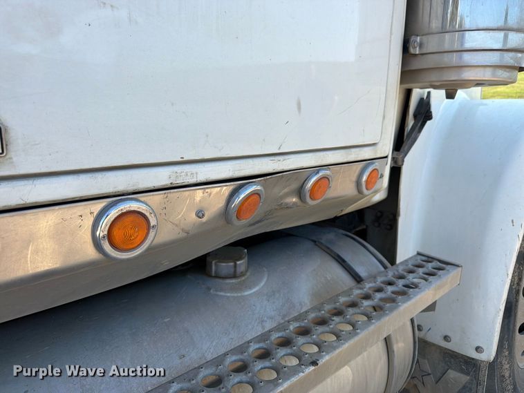 image for item FK3404 2019 Western Star 4900 semi truck