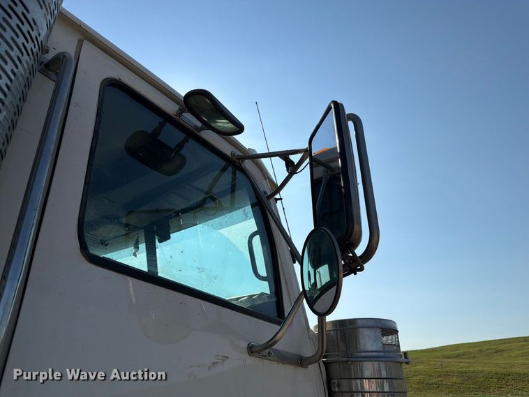 image for item FK3404 2019 Western Star 4900 semi truck