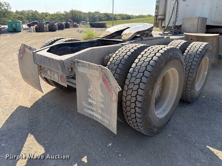 image for item FK3404 2019 Western Star 4900 semi truck