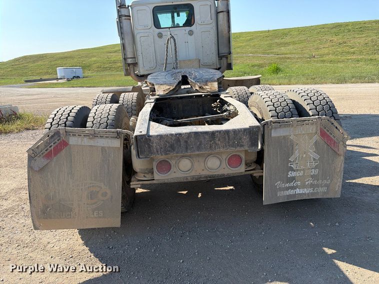 image for item FK3404 2019 Western Star 4900 semi truck