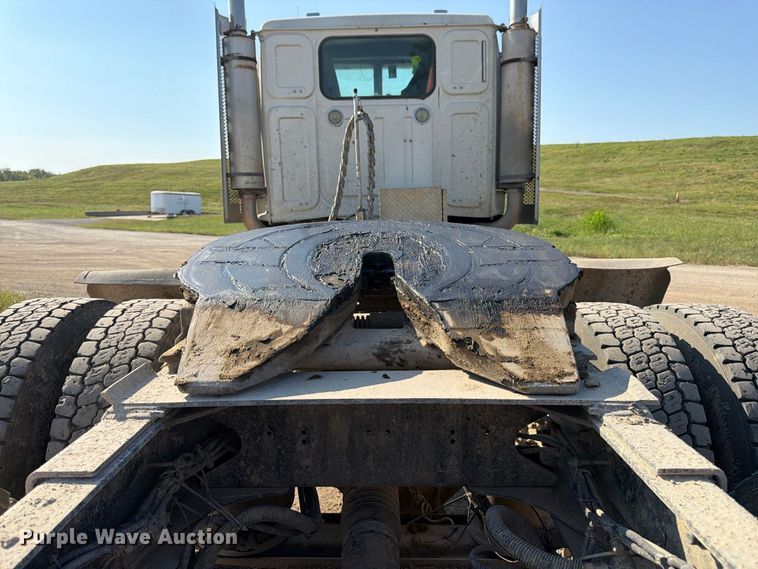 image for item FK3404 2019 Western Star 4900 semi truck