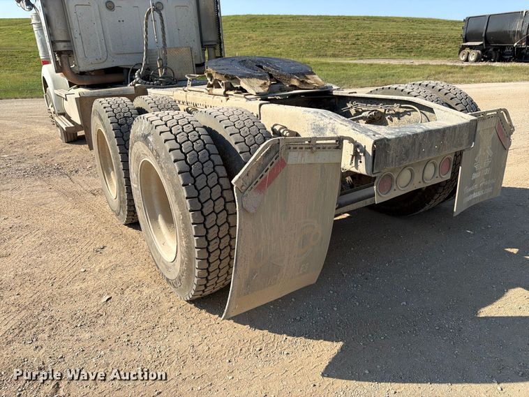 image for item FK3404 2019 Western Star 4900 semi truck