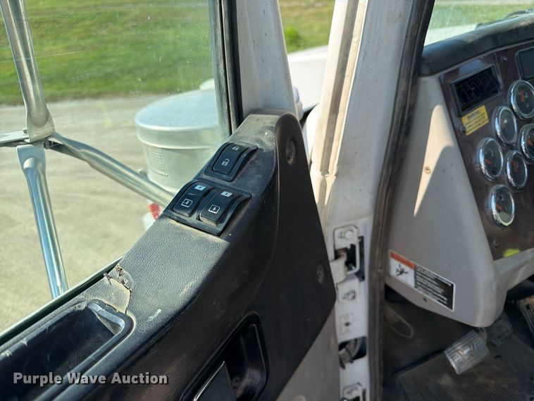 image for item FK3404 2019 Western Star 4900 semi truck