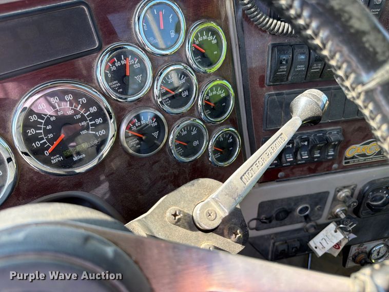 image for item FK3404 2019 Western Star 4900 semi truck