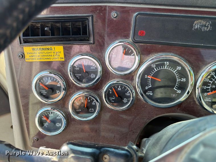 image for item FK3404 2019 Western Star 4900 semi truck