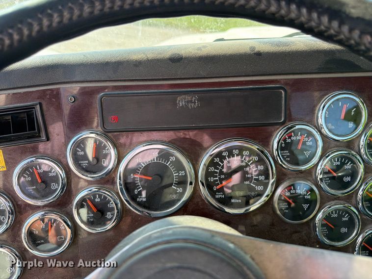 image for item FK3404 2019 Western Star 4900 semi truck