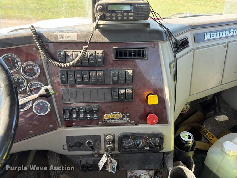 image for item FK3404 2019 Western Star 4900 semi truck