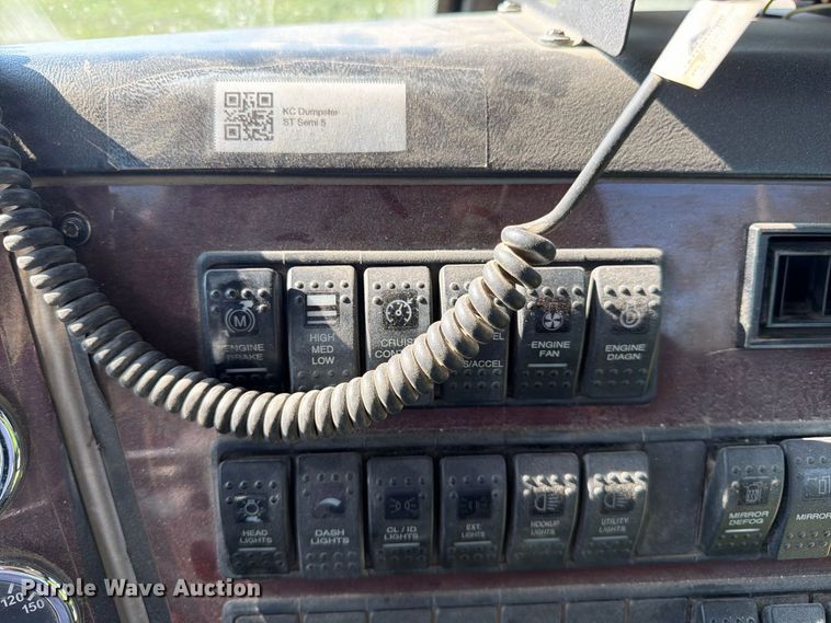image for item FK3404 2019 Western Star 4900 semi truck