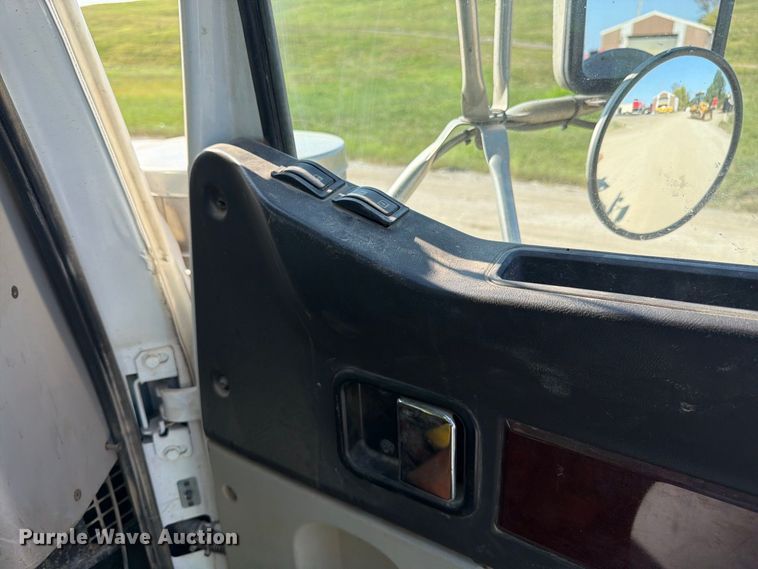 image for item FK3404 2019 Western Star 4900 semi truck