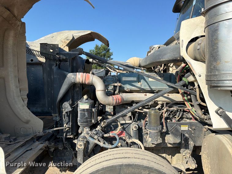 image for item FK3404 2019 Western Star 4900 semi truck