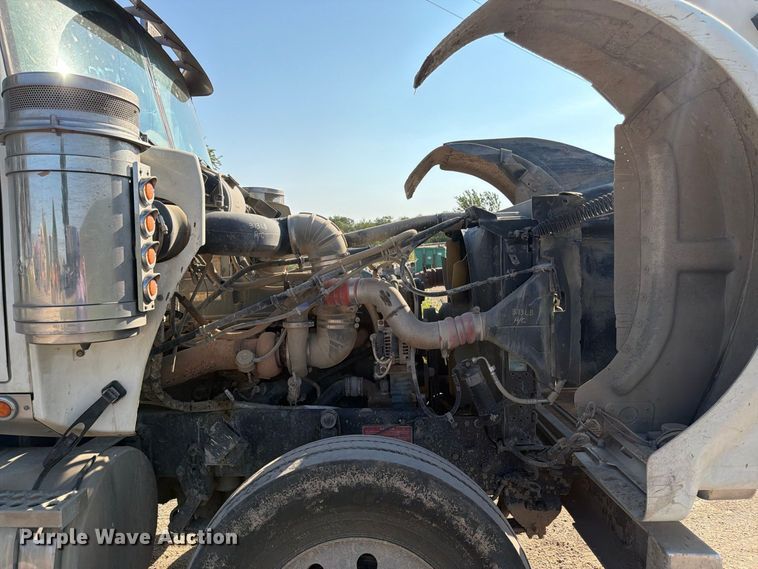 image for item FK3404 2019 Western Star 4900 semi truck