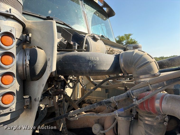 image for item FK3404 2019 Western Star 4900 semi truck