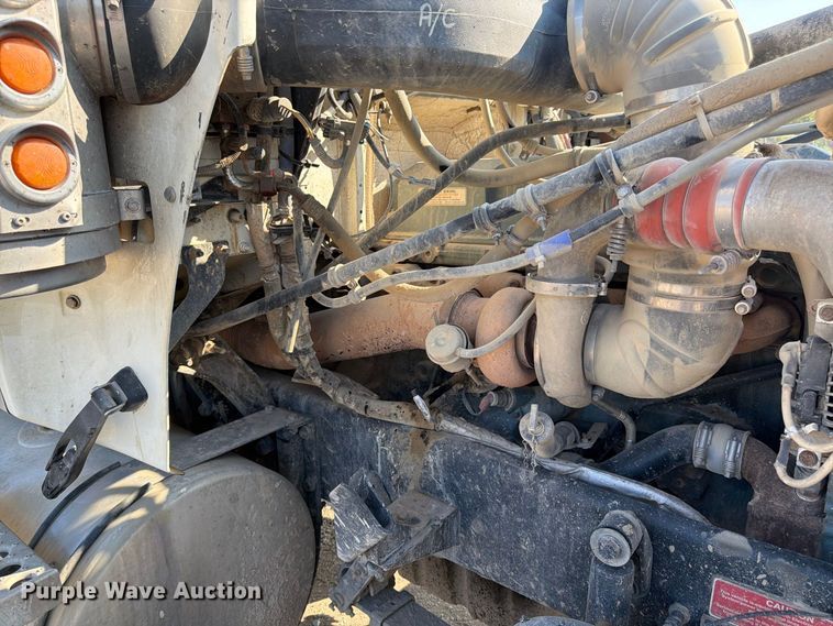 image for item FK3404 2019 Western Star 4900 semi truck
