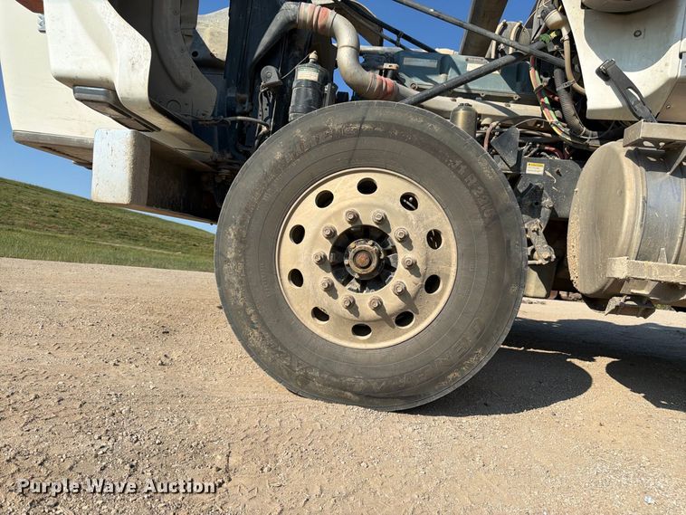 image for item FK3404 2019 Western Star 4900 semi truck