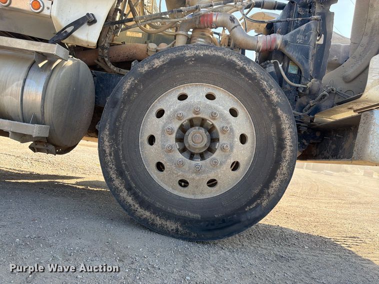 image for item FK3404 2019 Western Star 4900 semi truck