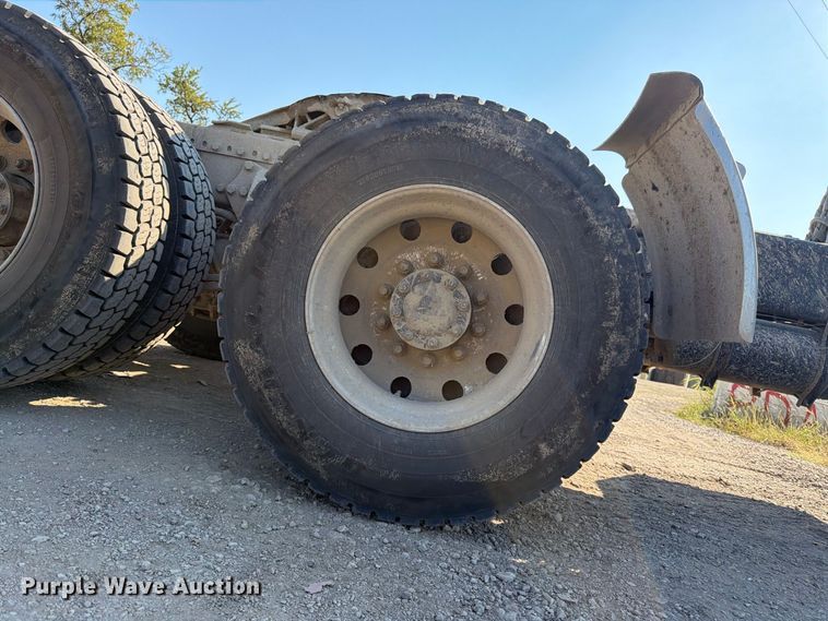 image for item FK3404 2019 Western Star 4900 semi truck