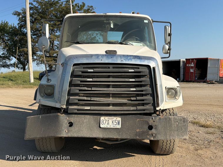 image for item FK3405 2015 Freightliner 114SD hook lift truck